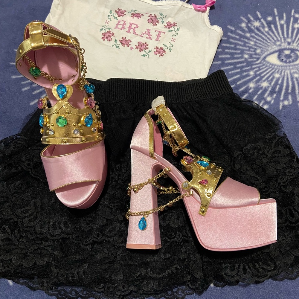 Sugar Thrillz Crowned Charmer Jeweled platform chunky heels pink sz 8 nwob new.